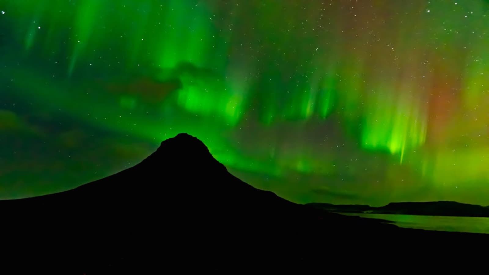 When to visit Iceland: the northern lights math